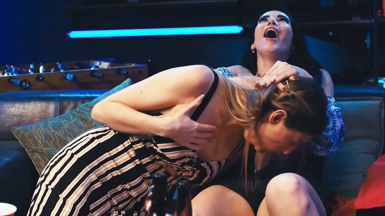 FUTA MILF – Big Tits Clea Gaultier Infected by Shemale Fever Turns Into Trans Girl & Fucks Her Blonde Girlfriend